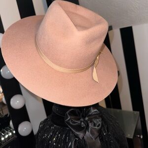 Lack of color tan fedora vintage hat